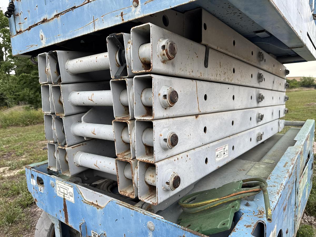 Used 2000 Genie Industries GS-3246