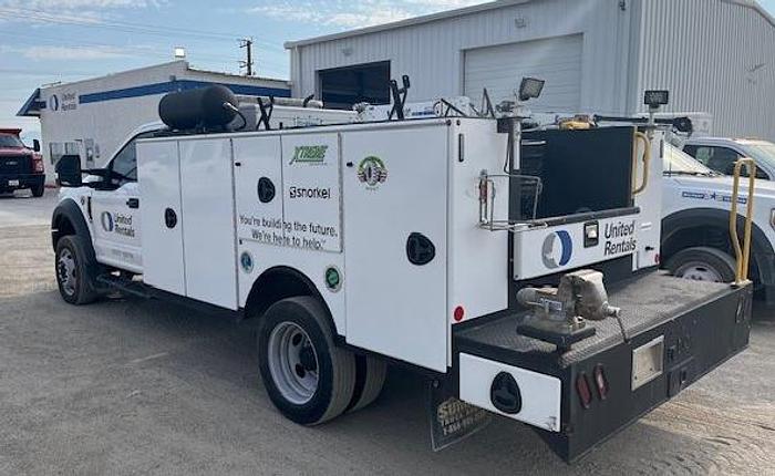 Used Ford F-550 service truck