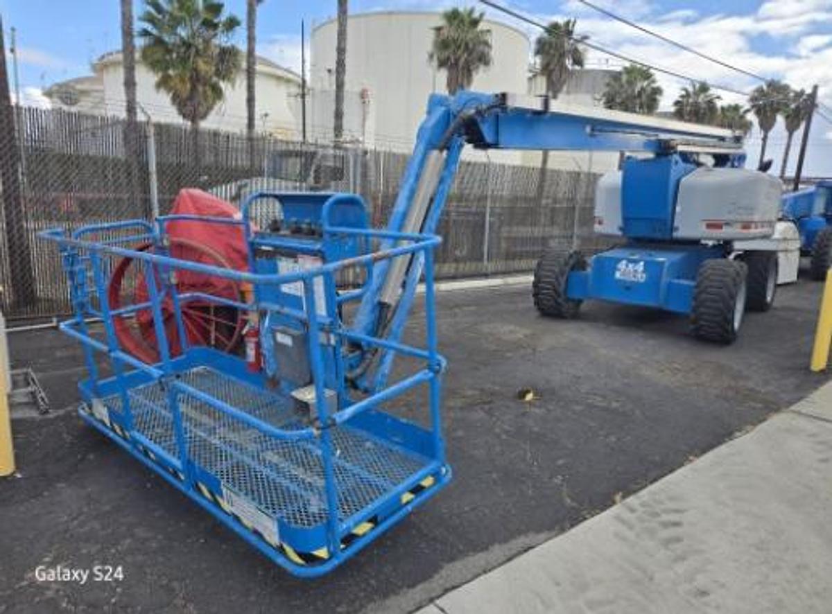 Used 2013 Genie Z-80/60 80' Articulating Boom Lift