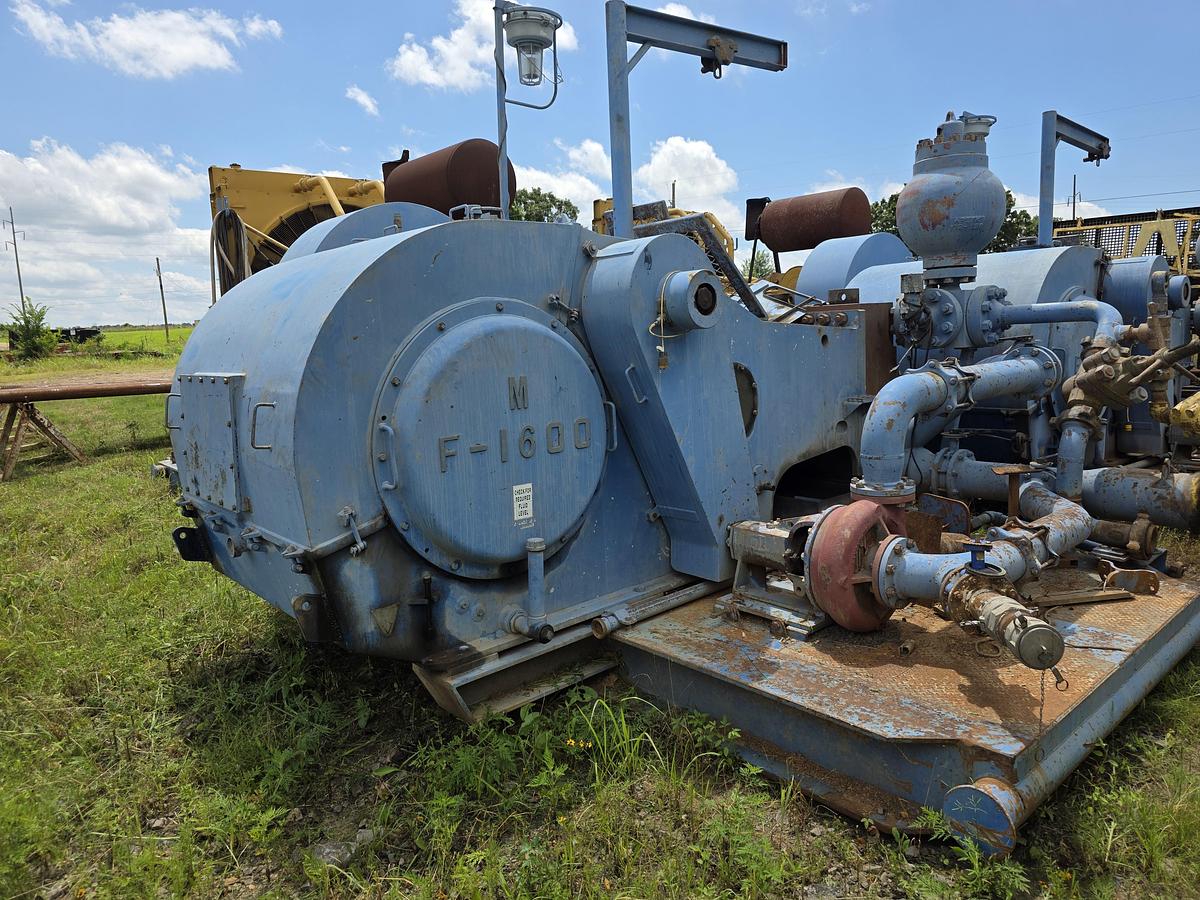 Used Skytop Brewster N-46 900 HP Drilling Rig