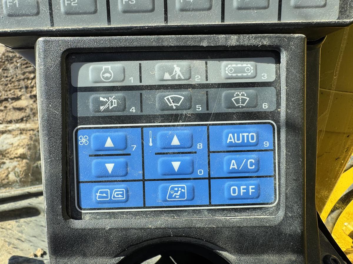 Used 2022 KOMATSU PC138-11