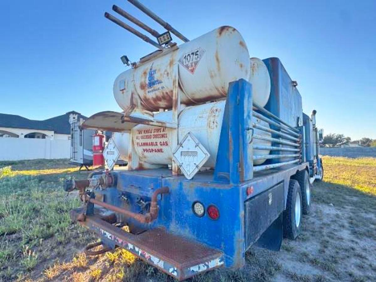 Refurbished 2005 Chandler Hot Oiler Truck