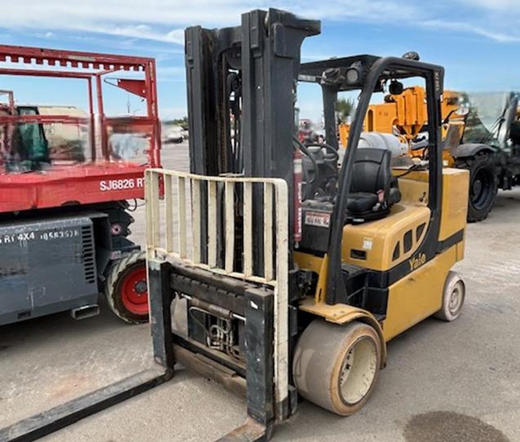Used Toyota 8,000 Lbs warehouse forklift