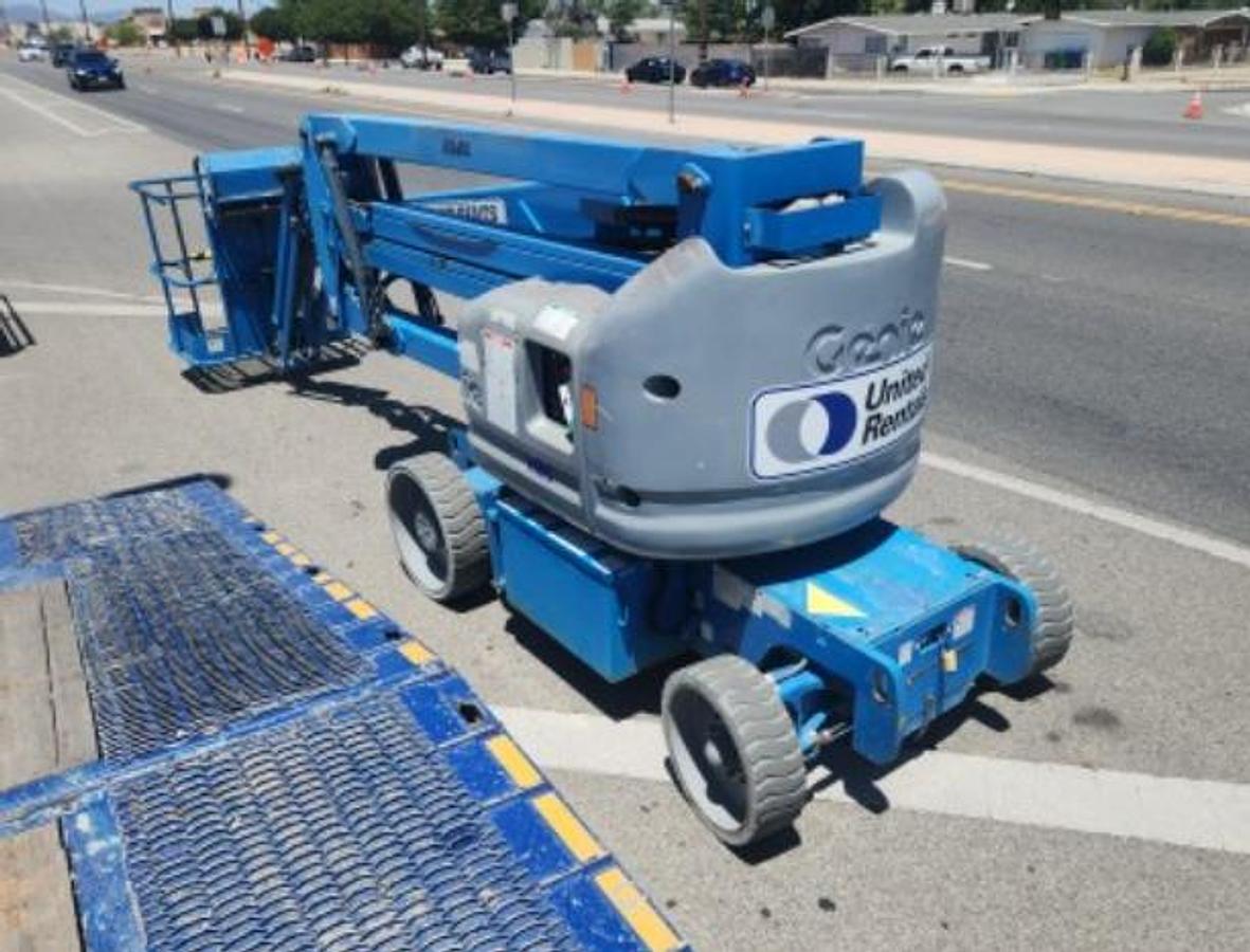 Used 2016 Genie 40ft Articulating Electric boom