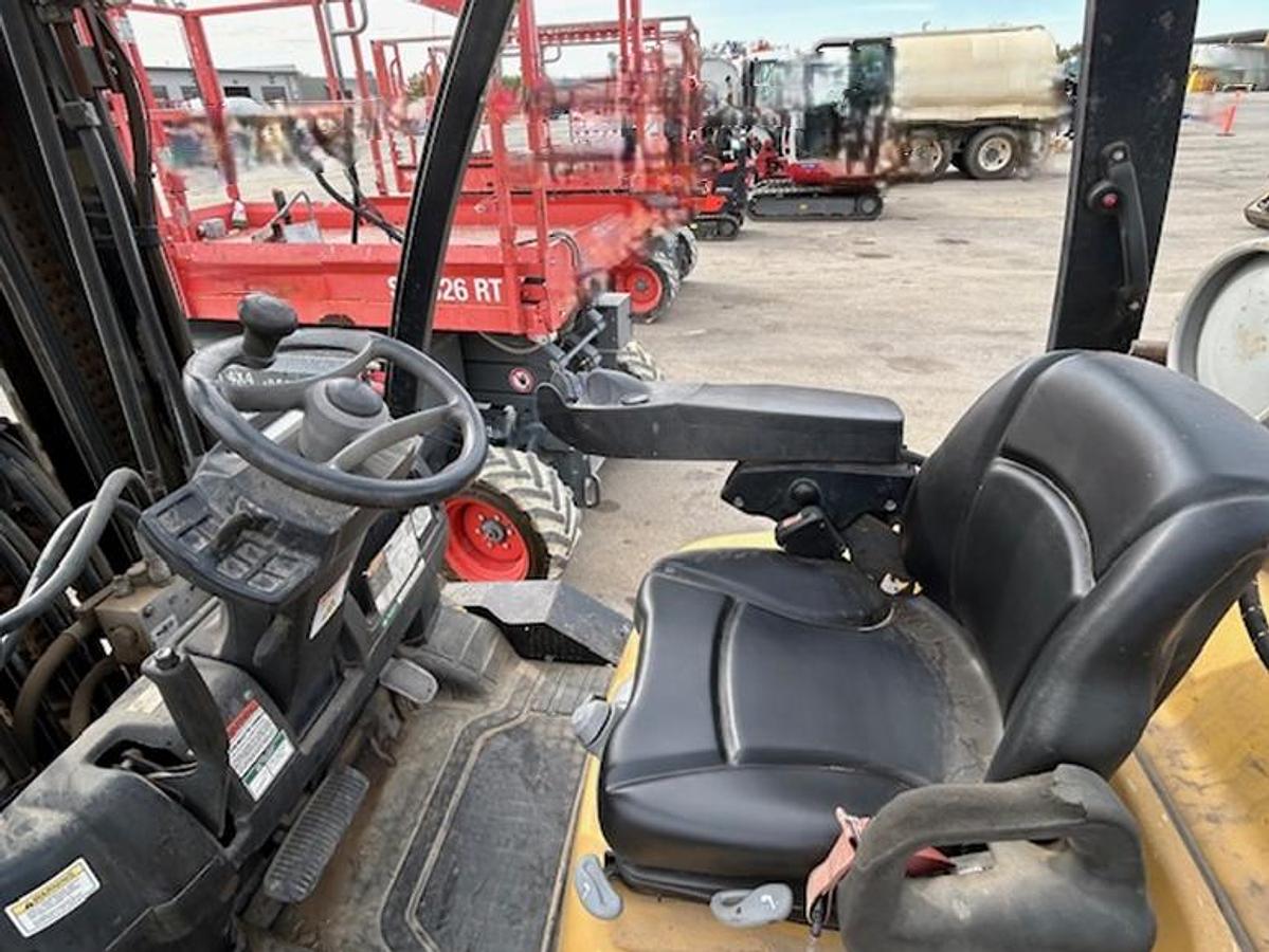 Used Toyota 8,000 Lbs warehouse forklift