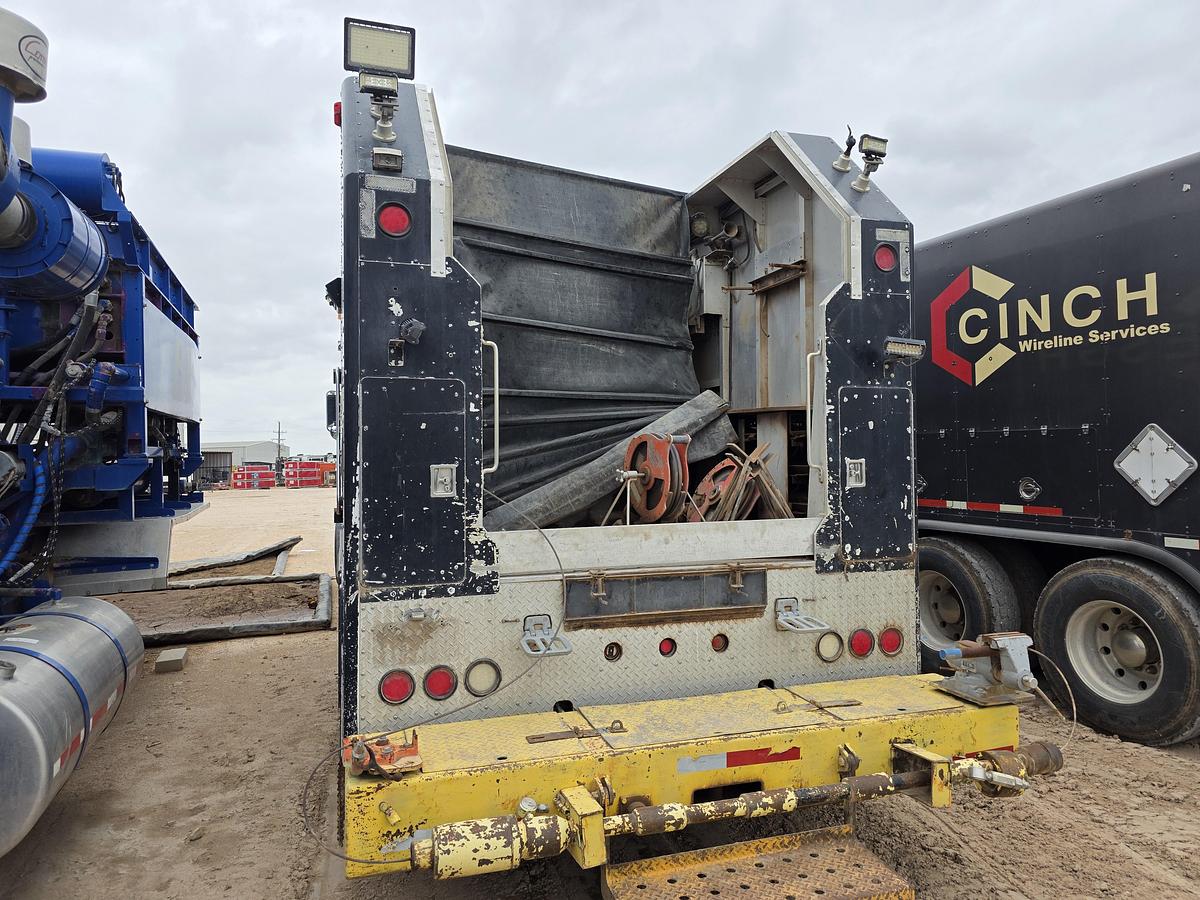 Used 2010 Peterbilt 340 Wireline Truck