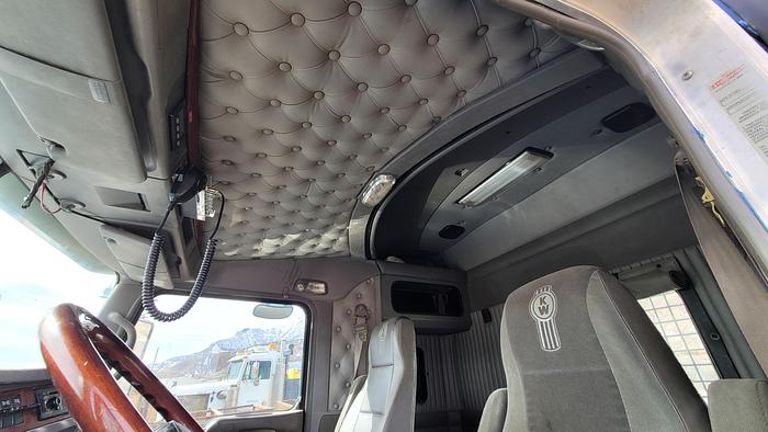 Used 2005 Kenworth T800B Winch Truck