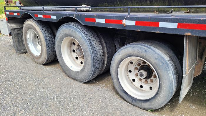 Used 2011 VOLVO Water Truck