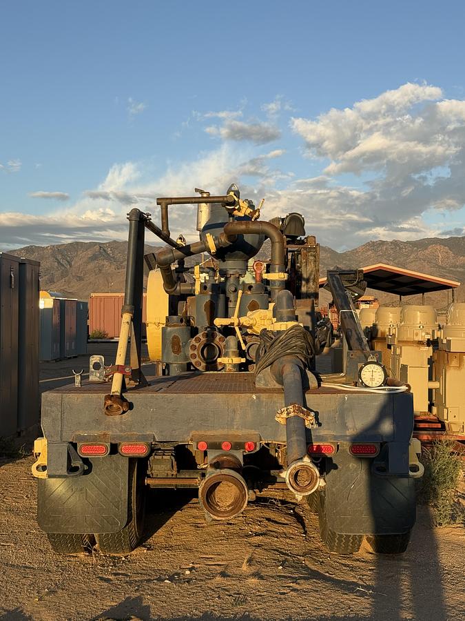 Used Hopper 102' X 260,000 #