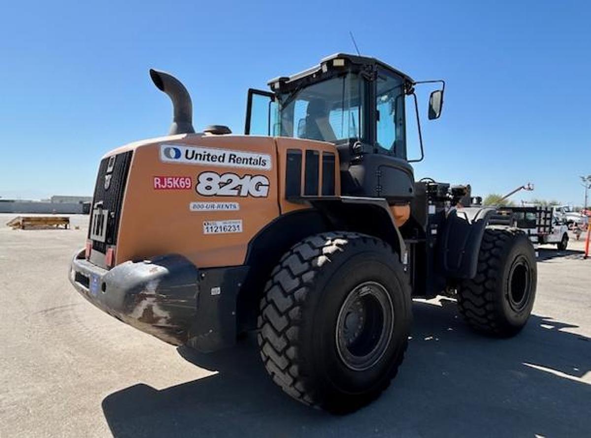 Used 2021 Case 821G