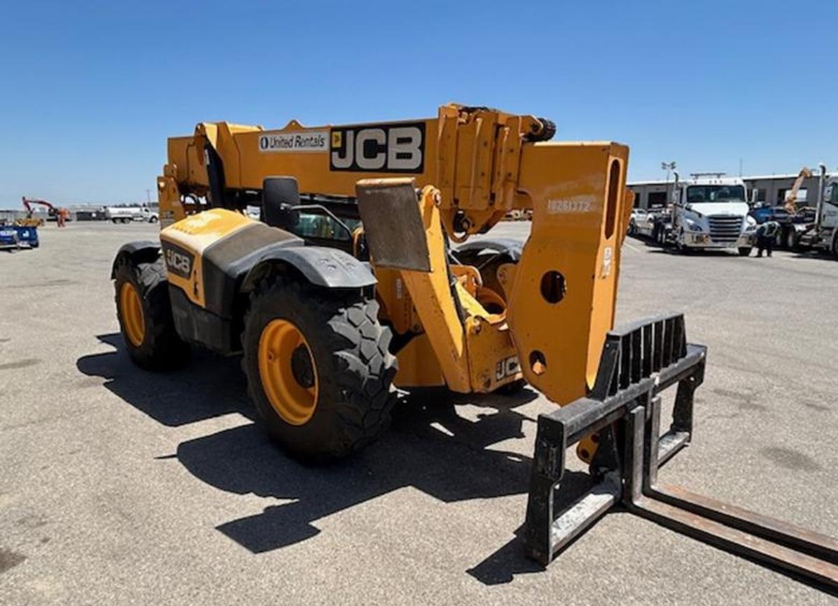 Used Reach lift 10,000 Lbs