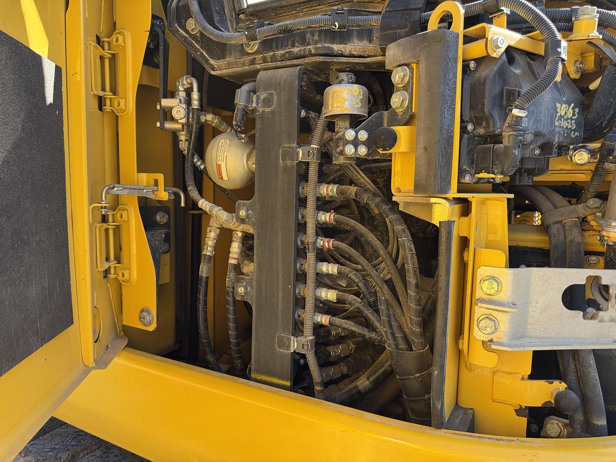 Used 2022 KOMATSU PC138-11