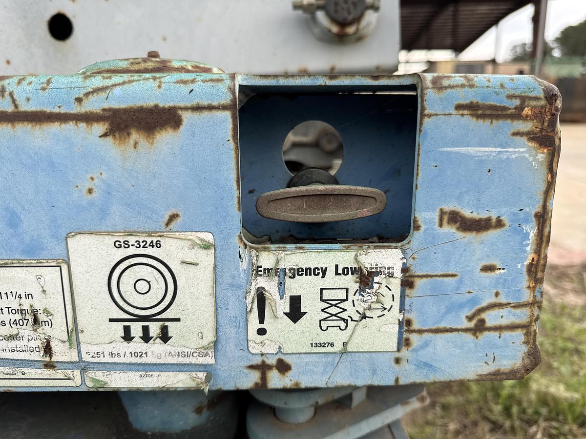 Used 2000 Genie Industries GS-3246