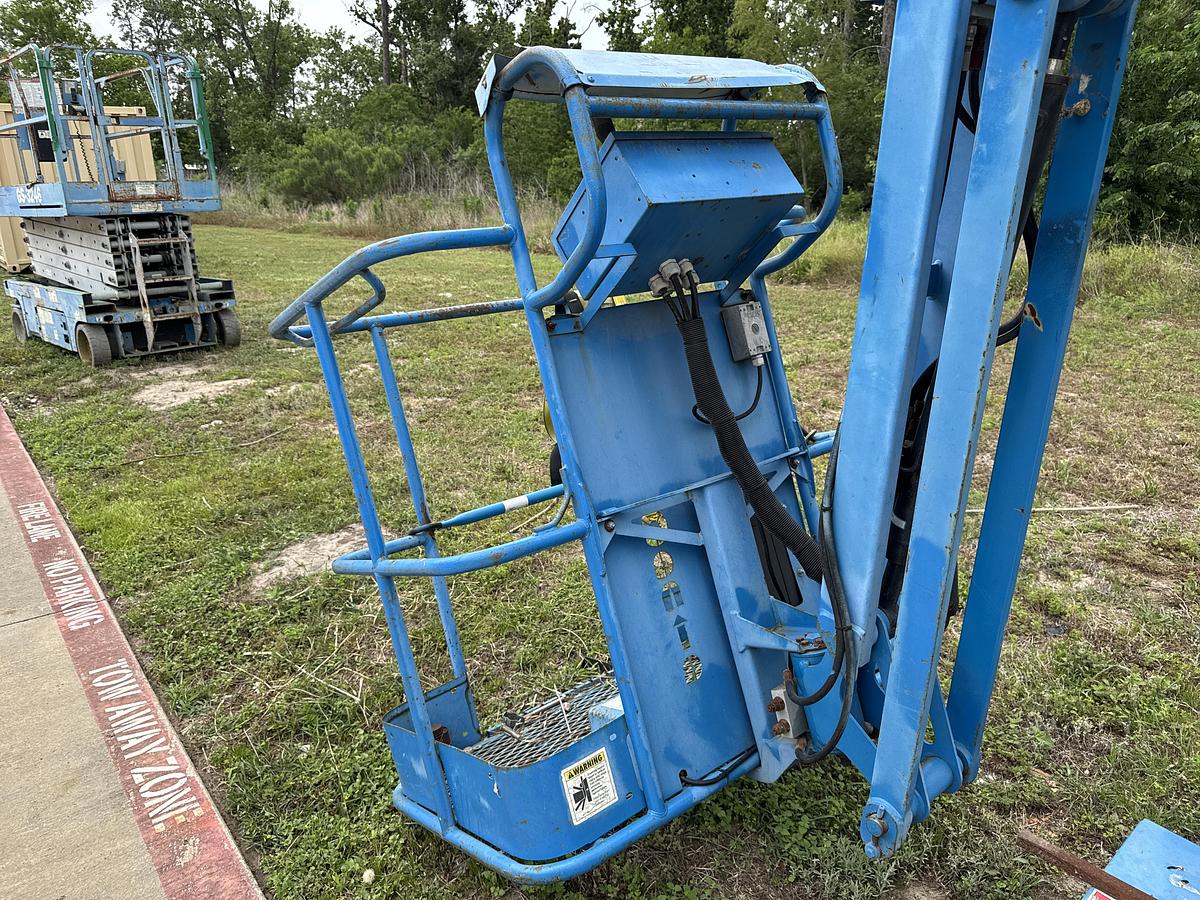 Used 2000 Genie Industries Z-30/20N