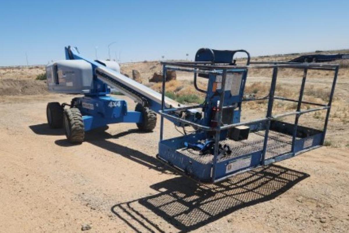 Used Genie S-40 Telescopic boom