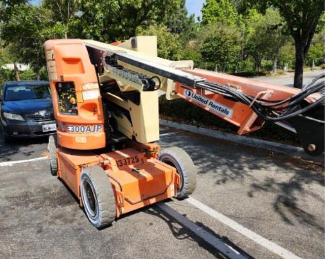 Used JLG Electric 30ft boom