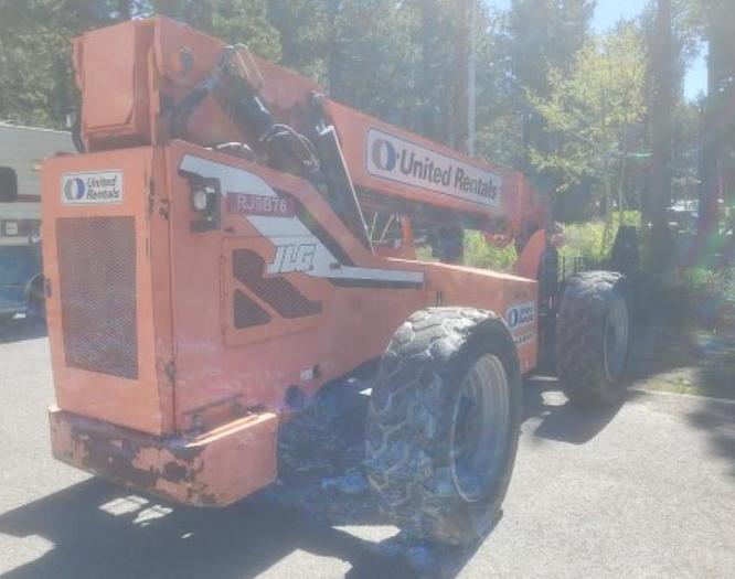 Used Reach lift 10,000Lbs Skytrack