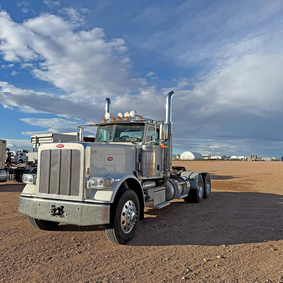 Used 2023 Peterbilt 389 Day Cab Truck