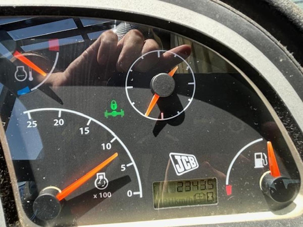 Used Reach lift 10,000 Lbs