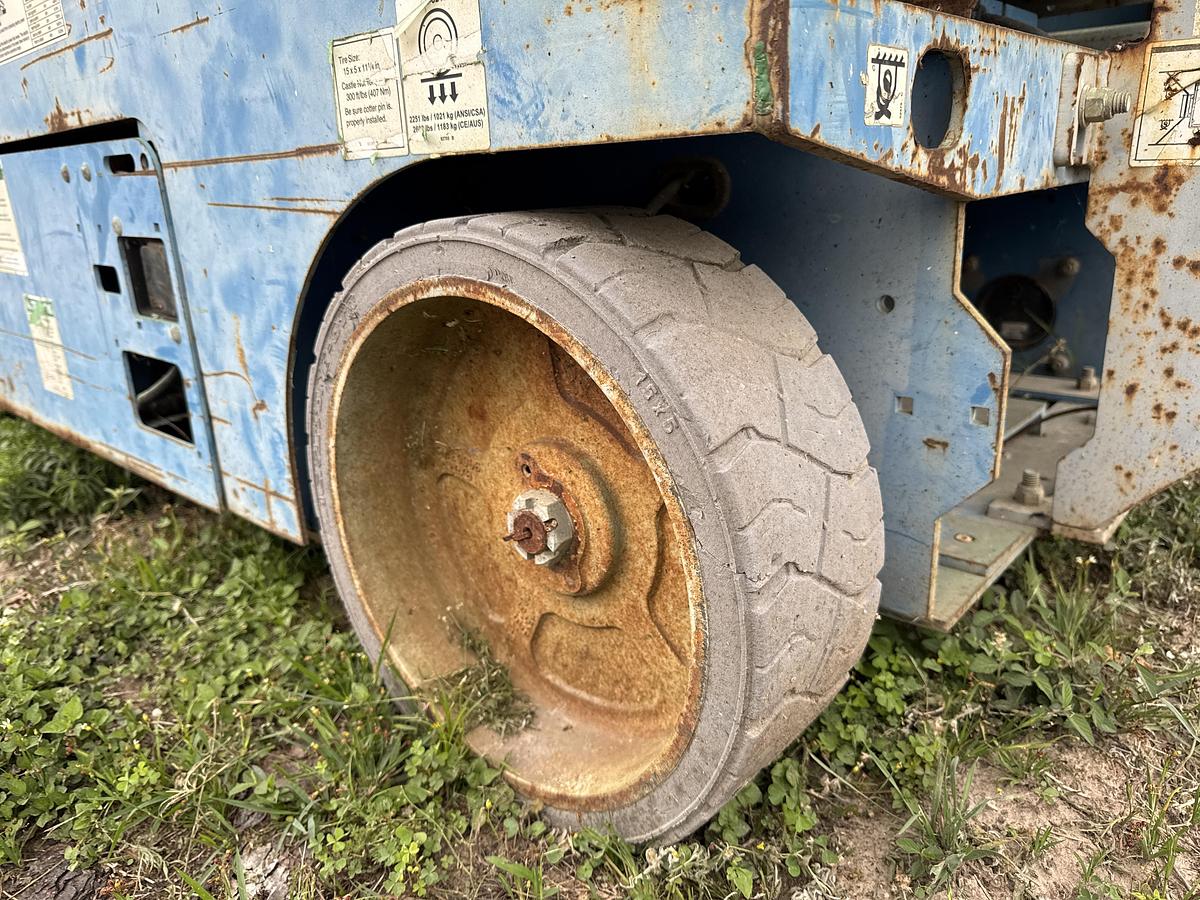 Used 2000 Genie Industries GS-3246