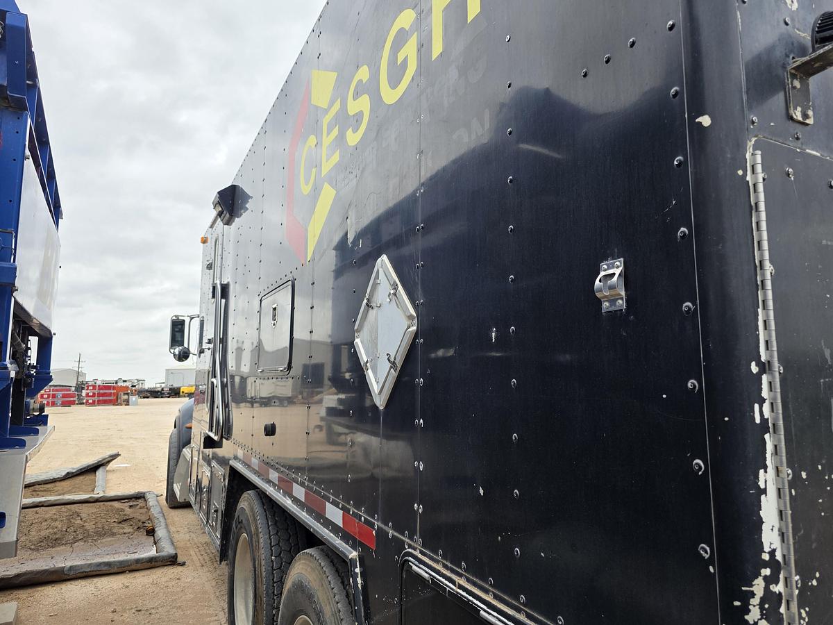 Used 2010 Peterbilt 340 Wireline Truck