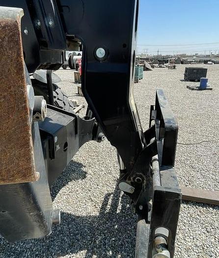 Used Reach lift 12,000 Lbs