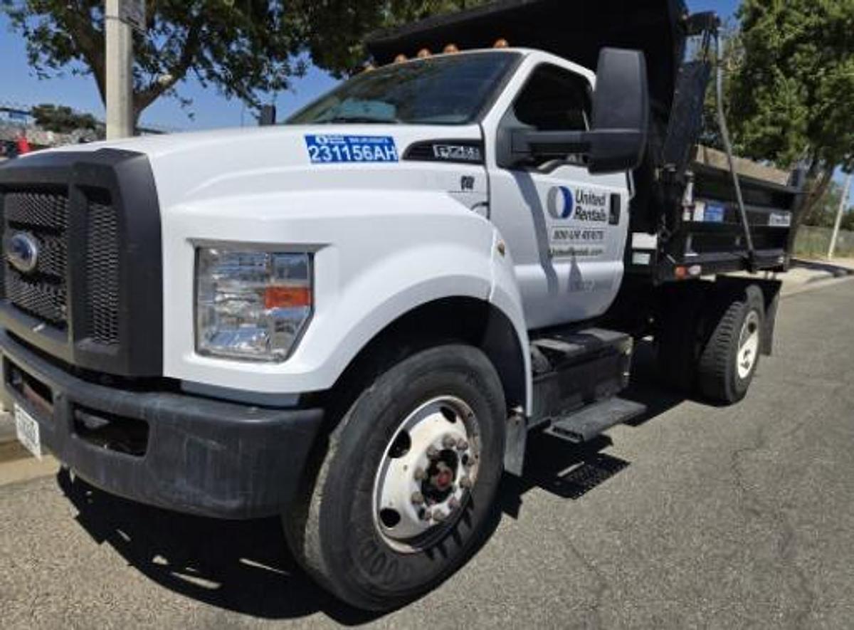 Used 2019 FORD F-750SD 5 Yard dump truck