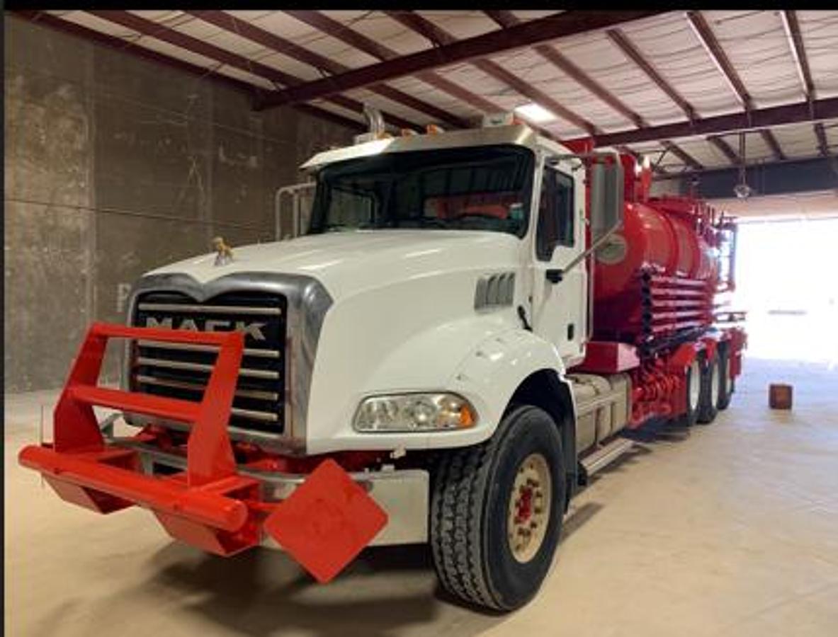 Used 2013 Mack Granite GU813 Pumper