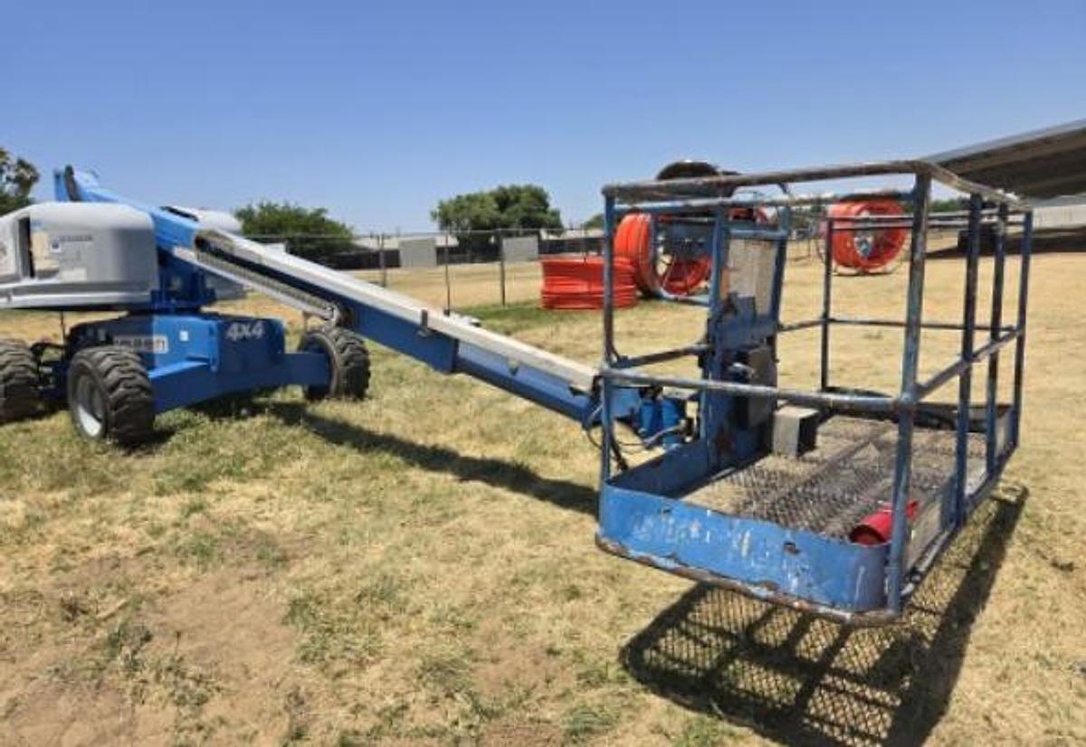 Used Genie S-40 Telescopic boom
