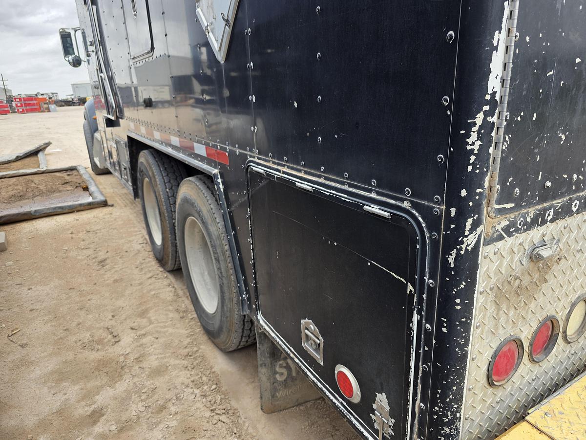 Used 2010 Peterbilt 340 Wireline Truck