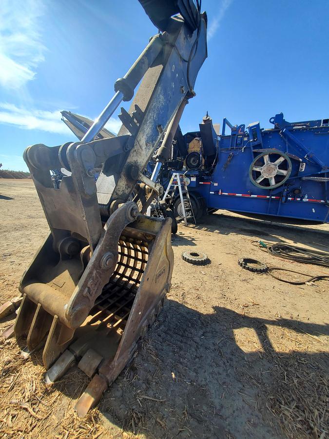 Used 2012 John Deere 210G LC Excavator