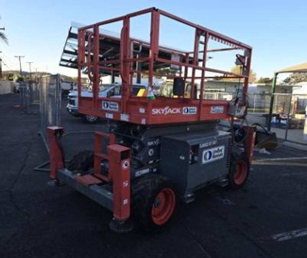 Used Skyjack 32'68" Rough Terrain Scissor Lift