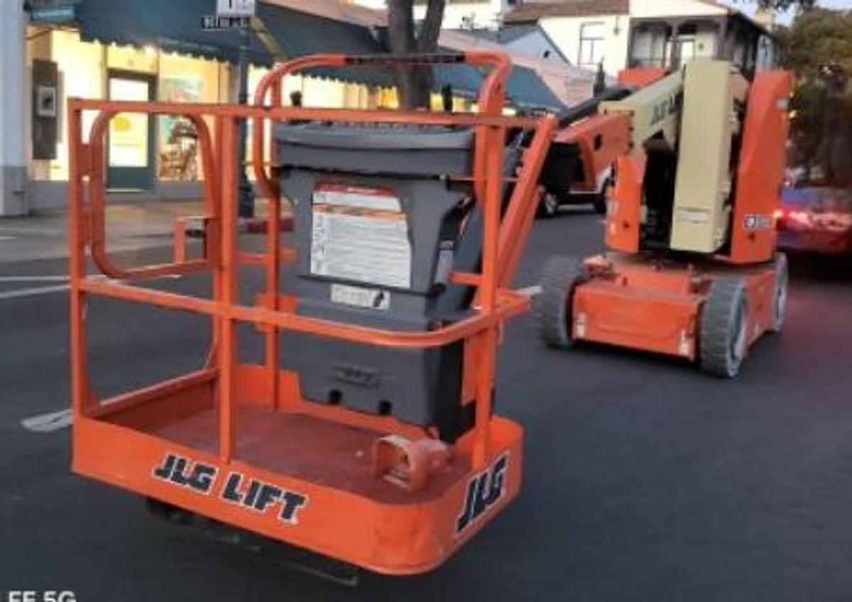 Used JLG Electric 30ft boom