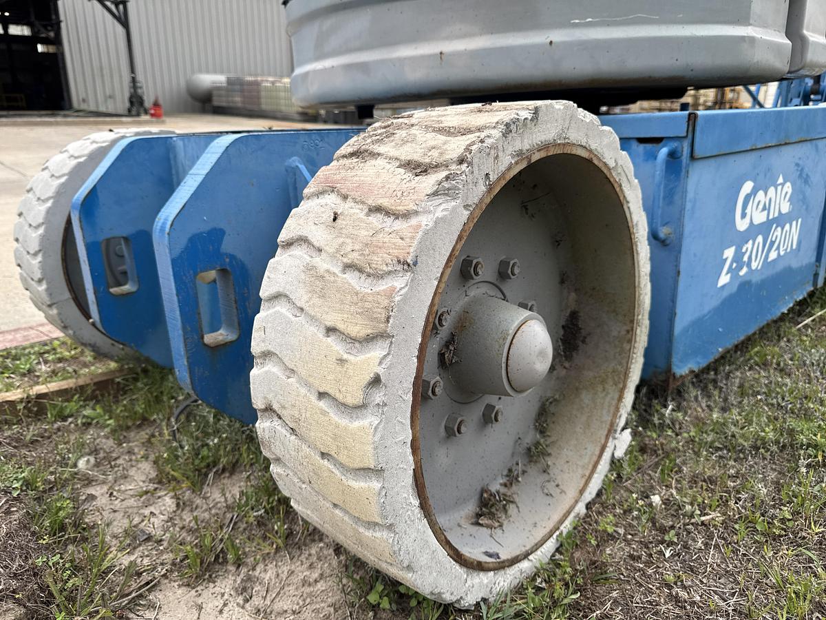 Used 2000 Genie Industries Z-30/20N