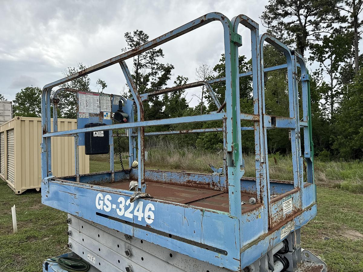 Used 2000 Genie Industries GS-3246