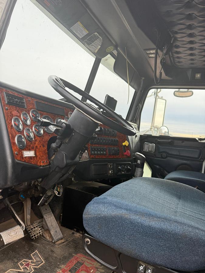 Used 2008 Western Star 4900 Sleeper Truck