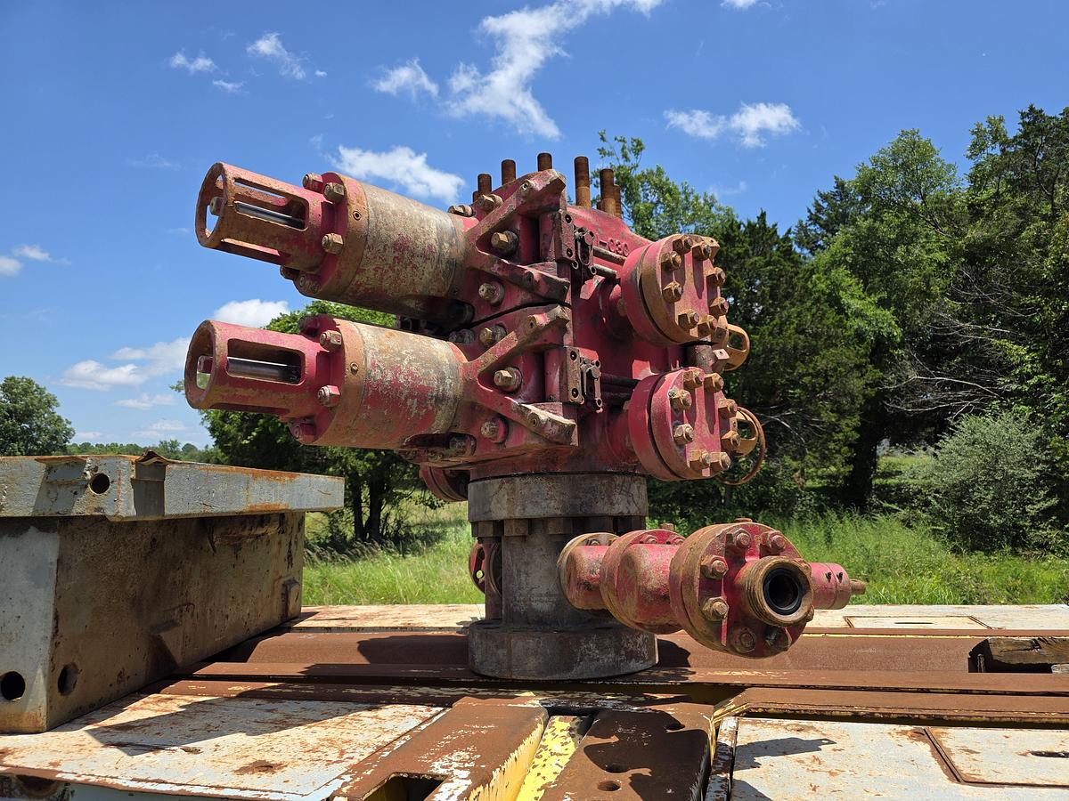 Used Skytop Brewster N-46 900 HP Drilling Rig