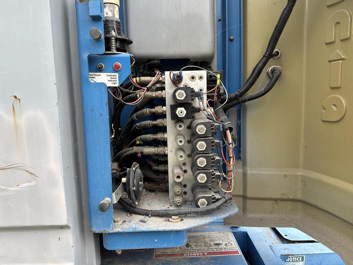 Used 2000 Genie Industries Z-30/20N