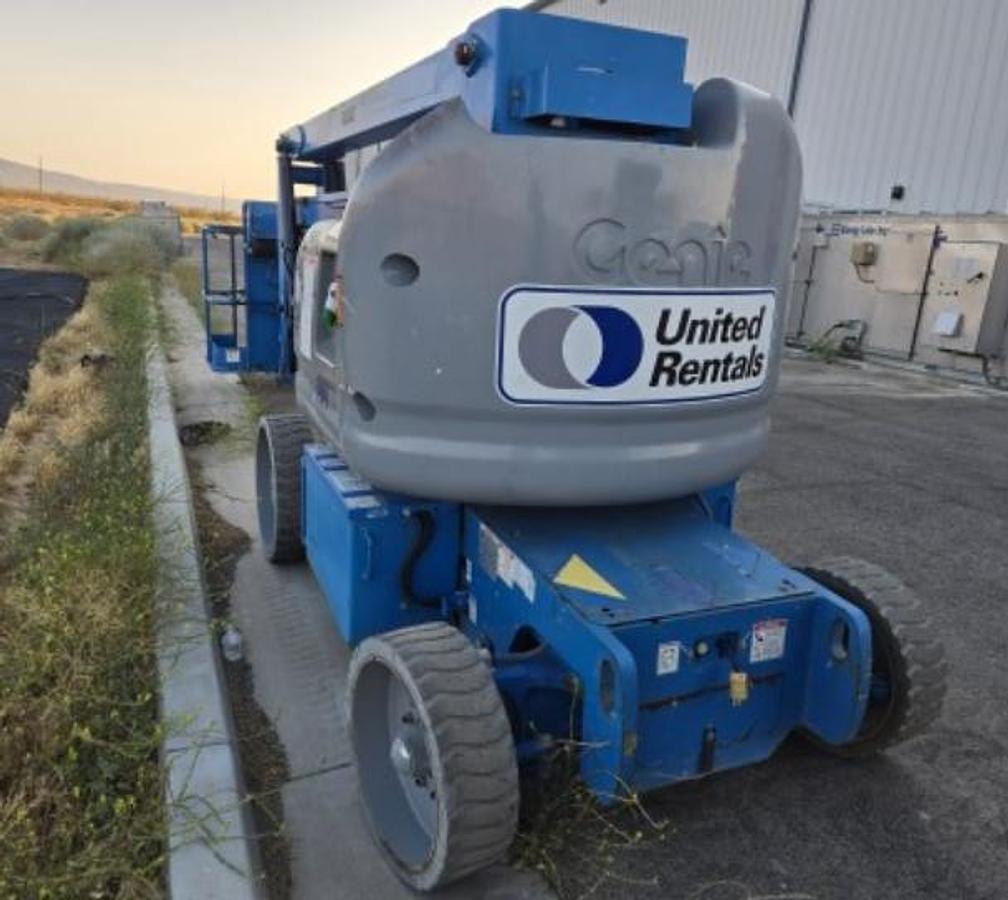 Used 2016 Genie 40ft Articulating Electric boom