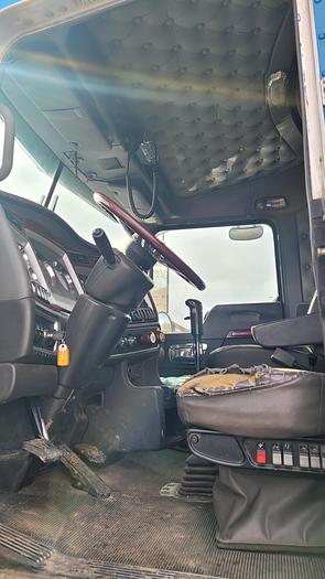 Used 2005 Kenworth T800B Winch Truck