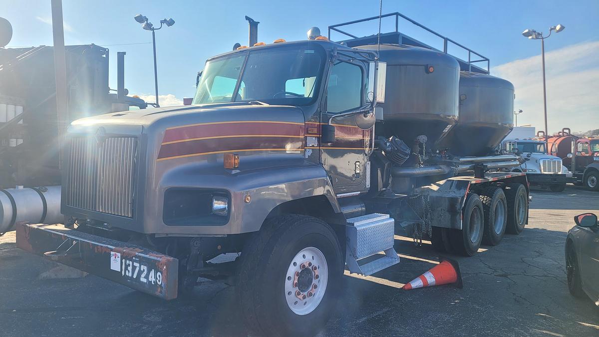 Used 2004 International Paystary Bulk Truck