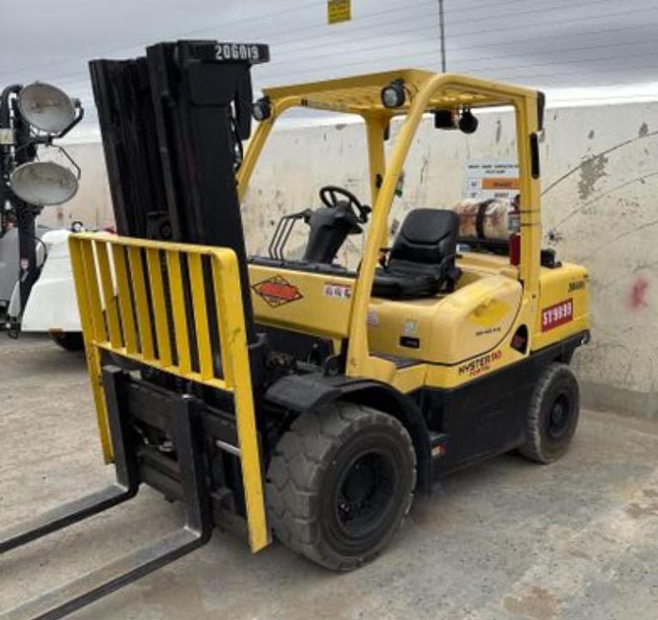 Used Hyster 9K warehouse forklift
