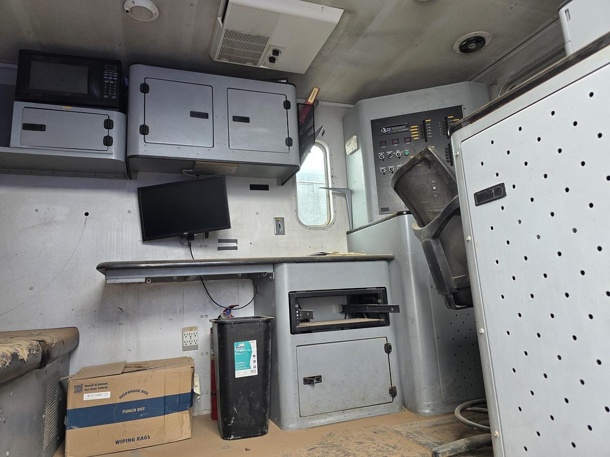Used 2010 Peterbilt 340 Wireline Truck