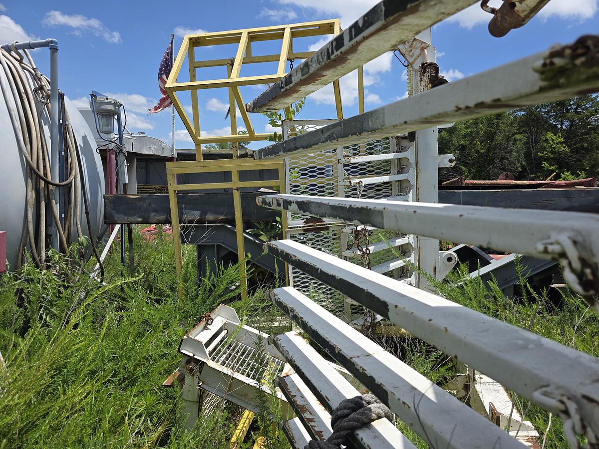 Used Skytop Brewster N-46 900 HP Drilling Rig