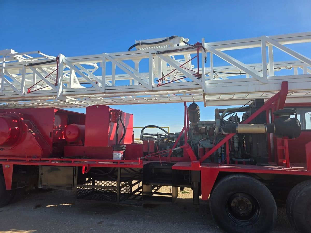 Used 2005 Crown 600 Workover Rig