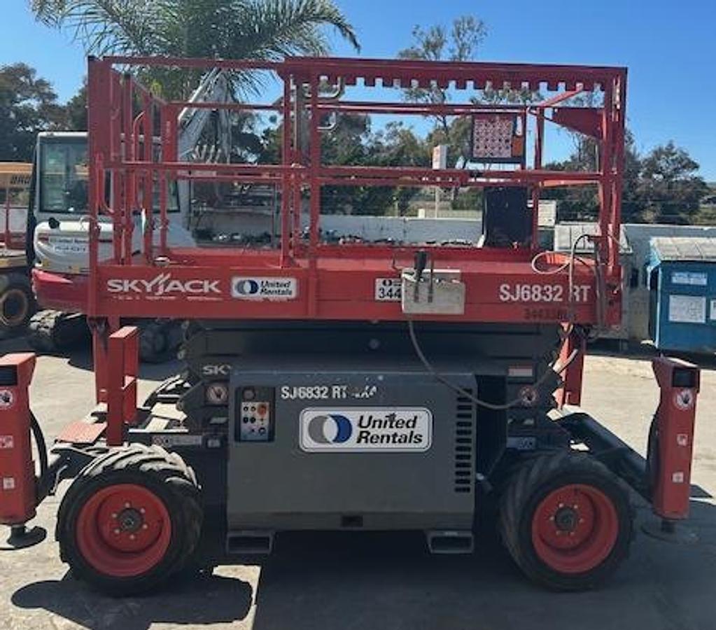 Used Skyjack 32'68" Rough Terrain Scissor Lift
