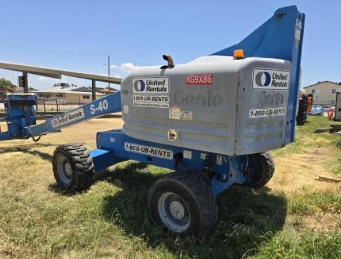 Used Genie S-40 Telescopic boom
