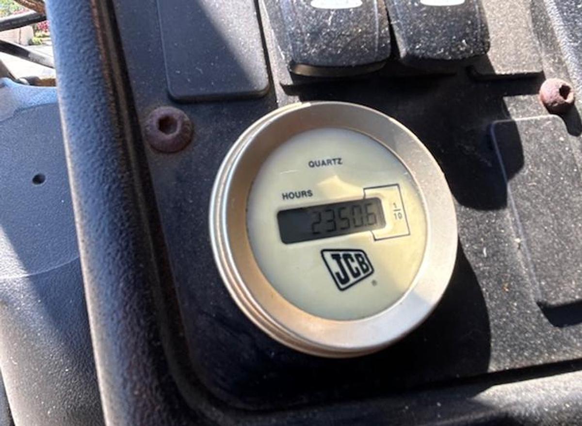 Used Reach lift 10,000 Lbs