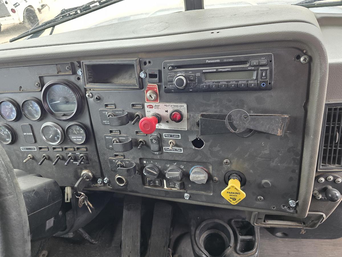 Used 2010 Peterbilt 340 Wireline Truck