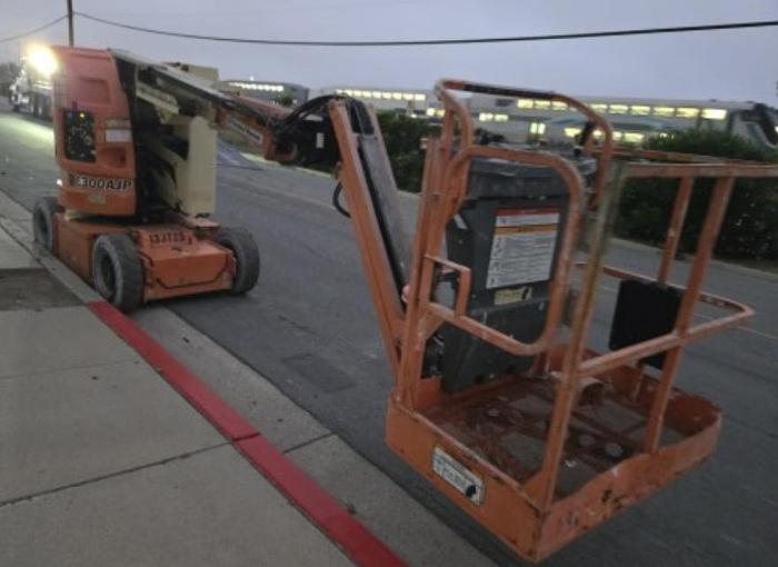 Used JLG Electric 30ft boom